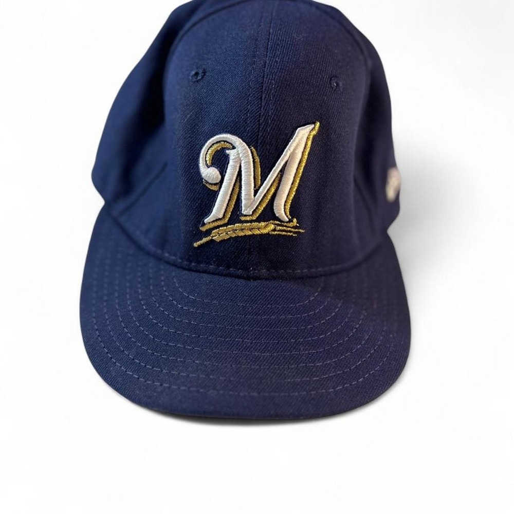 New Era Milwaukee Brewers navy blue cap with white and gold 'M' logo, size 7